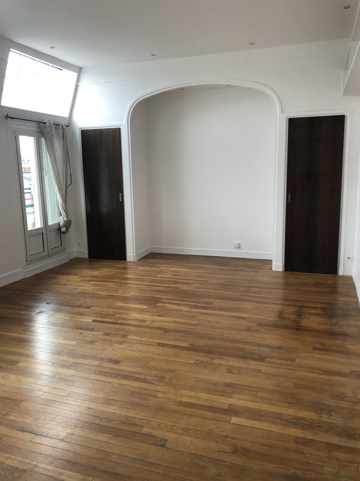 Appartement 80m²|Peinture complette , salon , cuisine , salle de bain , chambre ,chambre et dressing 
à Paris 75015 , budget 7500€ .