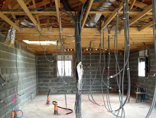 Appartement|Passage de fils électriques sous gaines avant faux plafond et cloisons 
à  Vanves 92170 .