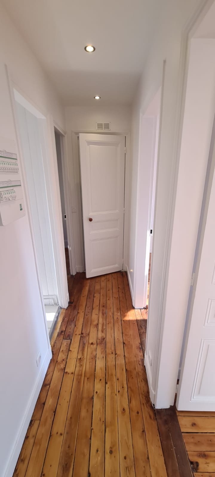Couloir|Enduit partiel et peinture couloir 10m²
a Boulogne Billancourt 92120 ,budget 900€.